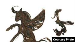 Ээр жапкычтагы канатчан бука. Сайма. Б.з.ч. 4-3-кк. көркөм өнөр үлгүсү. Борбордук Азия. 