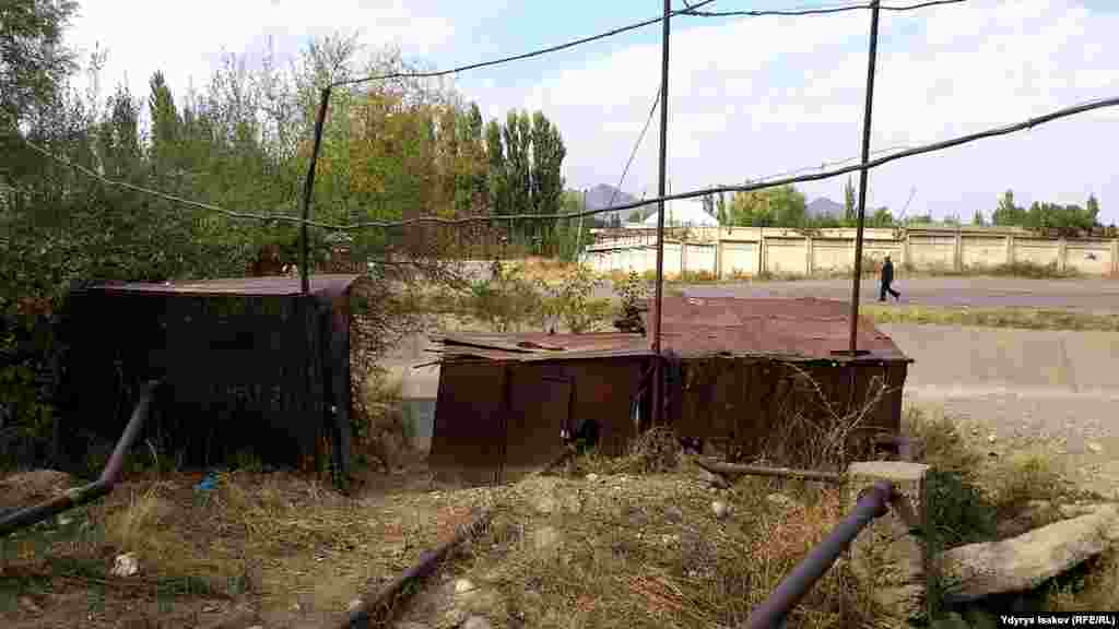 Бул суунасостор да кышында иштебейт. Анткени эл суу тоңуп калса, түтүктөр жарылып кетет деп коркушат.