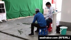 Санитарный пункт на рынке в Ашхабаде, 2020 