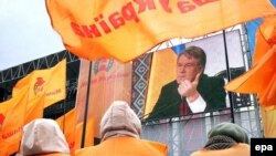 В пятницу несколько украинских телеканалов решили объявить бойкот политикам