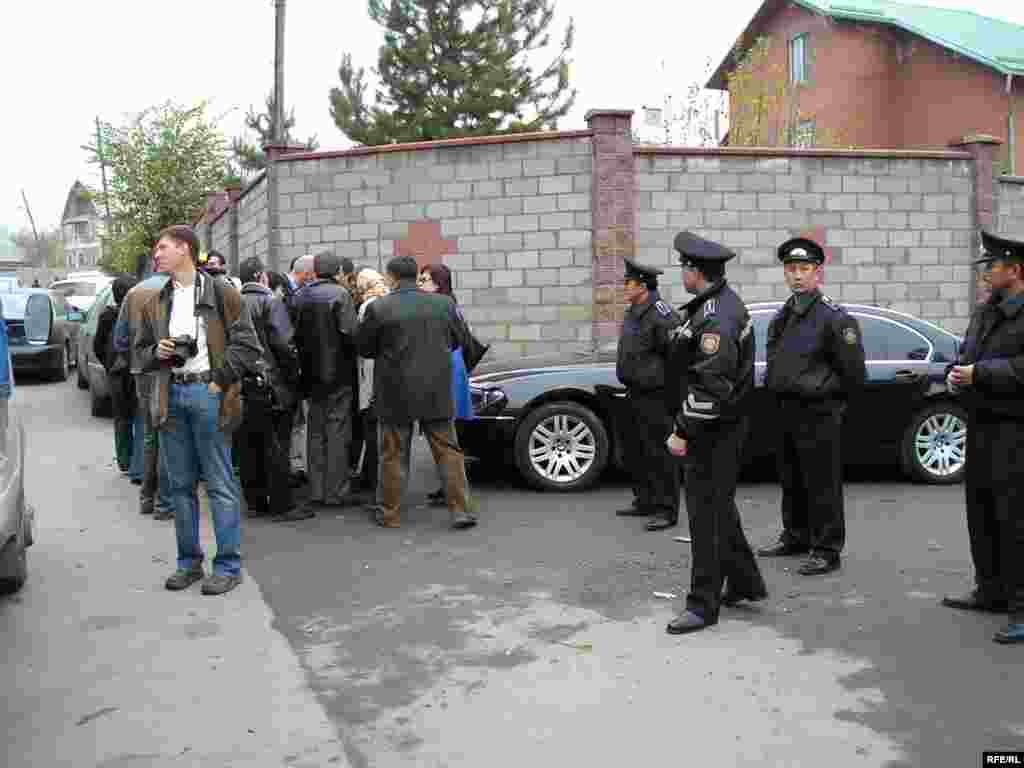 Заманбек Нуркадилов погиб в собственном доме от трех выстрелов вечером 12 ноября 2005 года. Пули были выпущены в область сердца и в голову