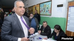 Раффӣ Ҳованнисиён, номзади мухолифон