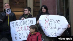 Особой надежды на положительное заключение экспертов представители комитета по спасению Сакдриси не возлагают, учитывая тот факт, что они сотрудничали лишь с Агентством по охране памятников и не встречались с представителями комитета