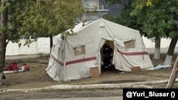 Палатка МЧС России на месте ликвидации пожара на НПЗ в Новошахтинске