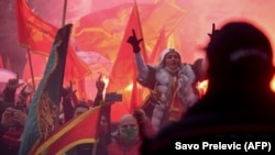 Напередодні кілька тисяч людей пікетували будівлю парламенту, виступаючи, в тому числі, проти внесення змін до закону про свободу релігії, Подгориця, Чорногорія, 28 грудня 2020 року