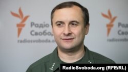 Інспектори Державної прикордонної служби ухвалюють рішення про надання дозволу громадянам на перетин кордону після перевірки документів, які таке право надають, заявив Слободян