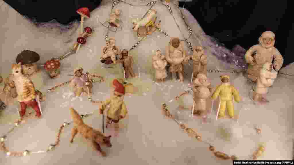 Ялинкові прикраси родини Світличних, Гордієнків, Братерських, 1910-1960 роки