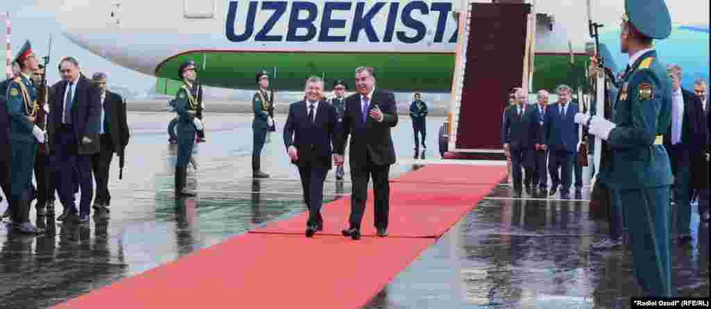 10 марта Мирзияев, как ожидается, проведет встречи со спикером нижней палаты парламента Таджикистана Шукурджоном Зухуровым и премьер-министром страны Кохиром Расулзода.