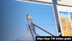 Altyn Asyr telekanyldan alnan surat. Aşgabatda türkmen alabaýynyň täze heýkeli dikiler. 