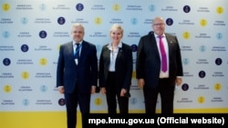 Близько тижня тому міністр енергетики України Герман Галущенко (л) та його американська колега Дженніфер Ґренголм (ц) зустрічалися в межах «Кримської платформи»