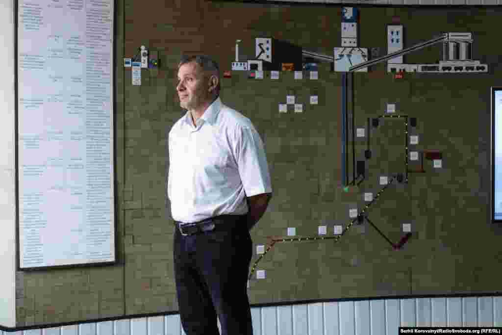 Із диспетчерської здійснюється оперативне управління всіма виробничими процесами на шахті