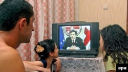 Президент Грузии как может успокаивает население страны