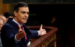 Премьер-министр Испании Педро Санчес выступает в парламенте