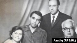 Әшрәф Шемьи-задә һәм Саидә Боданинская уллары Вилдан һәм Айдын белән. 1973 ел