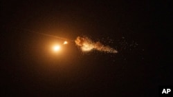 За даними ОВА, в області працювали сили ППО, є збиті цілі, але влучань в об’єкти критичної інфраструктури не допущено (фото роботи ППО ілюстративне)