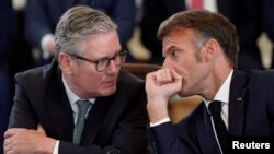 Премьер-министр Великобритании Кир Стармер и президент Франции Эммануэль Макрон во время встречи в Белом доме 18 августа 2025 года