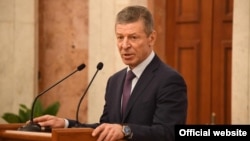 Натомість в Офісі президента України у відповідь на слова Дмитра Козака (на фото) заявили, що Київ не зацікавлений в ескалації військового протистояння, хоча українська армія готова до будь-якого розвитку подій