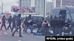 Ցուցարարները բերման են ենթարկվում, Մինսկ, 11-ը հոկտեմբերի, 2020թ․