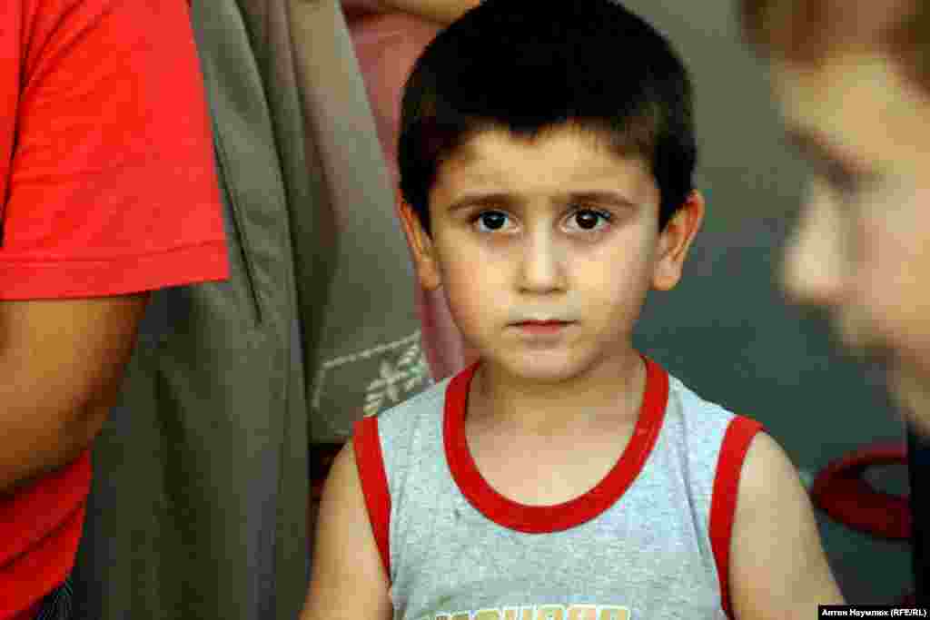 Один из семи детей Энвера Мамутова, крымского татарина, которому грозит 10 лет лишения свободы по подозрению в участии в &quot;Хизб ут-Тахрире&quot;.