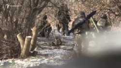 Ուկրաինացի զինվորականները Կիևի մերձակա գյուղերից մեկում փորձում են հետ մղել ռուսական ուժերին