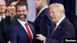 Доналд Тръмп - младши и президентът на САЩ Доналд Тръмп