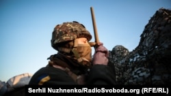 Український солдат поблизу села Кримське, Жолобок, Луганська область, 7 листопада 2018 