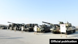 Ռուսական արտադրության տանկերը Ադրբեջանում զորավարժությունների ժամանակ, արխիվ