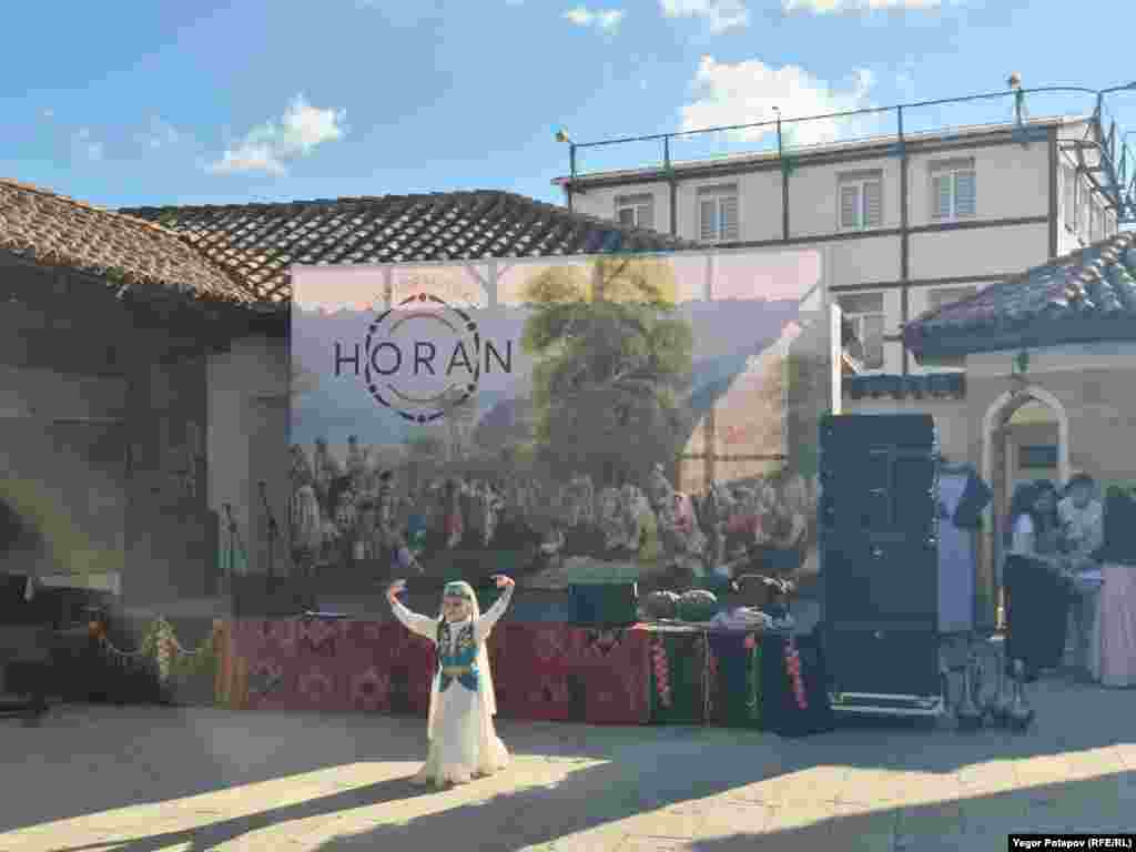 На фестивалі була представлена широка програма народних танців