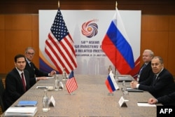 Держсекретар США Марко Рубіо зустрічається з міністром закордонних справ Росії Сергієм Лавровим на полях зустрічі міністрів закордонних справ АСЕАН у Куала-Лумпурі 10 липня 2025 року