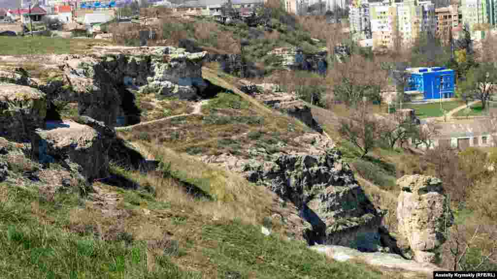 Площа Петровських скель сягає 15 гектарів