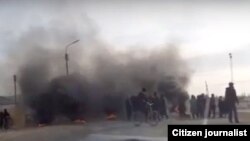 Shortanbay ovulida yo‘l to‘sgan odamlar (videodan skrinshot)