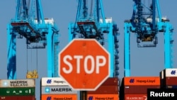 Торговельна війна спалахнула ще до того, як численні фракції всередині адміністрації навіть встигли визначити свої позиції, а тим більше вирішити, які питання важливіші, пише NYT