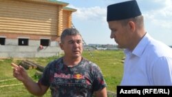 Минсәит Күпкәнов (с), Чуашстан мөселманнары диния идарәсе рәисе Мансур Хәйбуллов