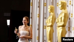 Женифер Лоренс «эң мыкты актриса» наамын алды.