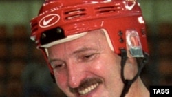 Президент Белоруссии Александр Лукашенко, как большой поклонник хоккея, будет поддерживать свою команду в матче против сборной России