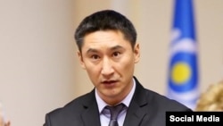 Алмазбек Асанбаев.