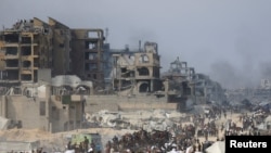 Газа тилкесинде эл ар кайсы жерде чогулуп, гуманитардык жардамды күтүүгө аргасыз