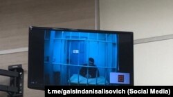 Данис Гайсин чикләү чарасын озайту мәхкәмәсендә видеоэлемтә аша катнашты