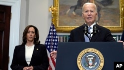 Prezident Jo Baýden (sagda) we wise-prezident Kamala Harris. Waşington, 14-nji iýul, 2024. 