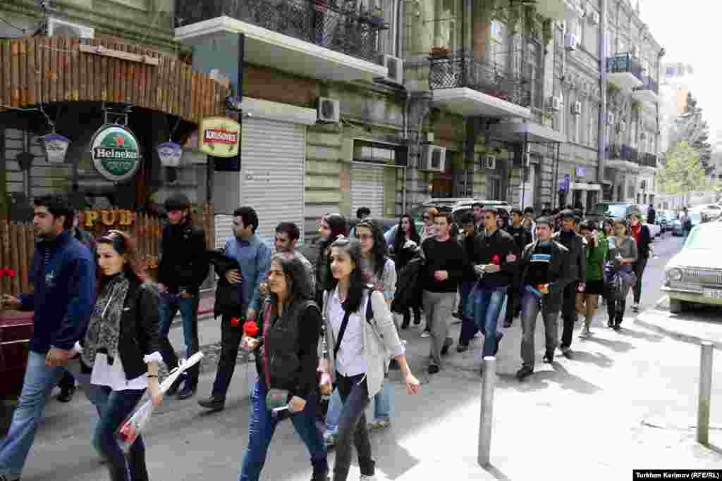 Баку: Молодежь отметила 2-ю годовщину трагедии в Нефтяной Академии