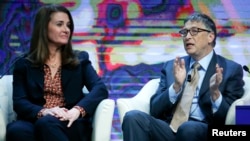 "Microsoft" компаниясынын негиздөөчүсү, миллиарддер филантроп Билл Гэйтс жана жубайы Мелинда, 23-январь 2015-жыл. 