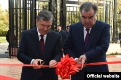 Эмомалӣ Раҳмон ва Шавкат Мирзиёев. Душанбе, моҳи марти 2018