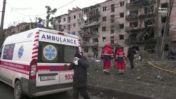 «Ռուսները գնդակոծում են մեզ». Խարկովում բնակելի շենք է ռմբակոծվել