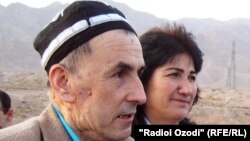 Tajik journalist Muhammadyusuf Ismoilov (left)