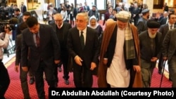  شماری از رهبران سیاسی پیشین افغانستان که احزاب ثبت شده در وزارت عدلیه افغانستان داشتند اما احزاب وابسته به آنان حالا اجازه فعالیت ندارد