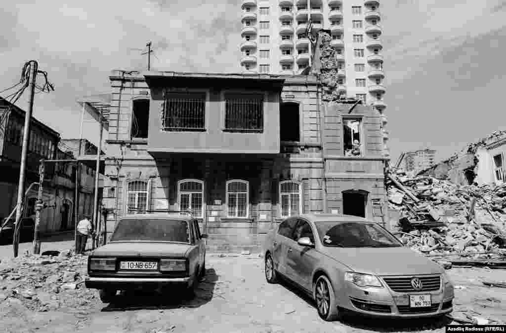 Üzeyir Hacıbəyov, Məhəmməd Əmin Rəsulzadə, Cəfər Cabbarlı, Mikayıl Müşfiq və s məşhur şəxslər bir müddət Sovetski məhəlləsində yaşayıblar.  