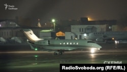 Літак Bombardier Global Express 6000 з австрійською реєстрацією та бортовим номером OE-IDO, яким постійно користується Віктор Пінчук