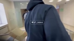 Кувалды, задержания и толпы в масках 