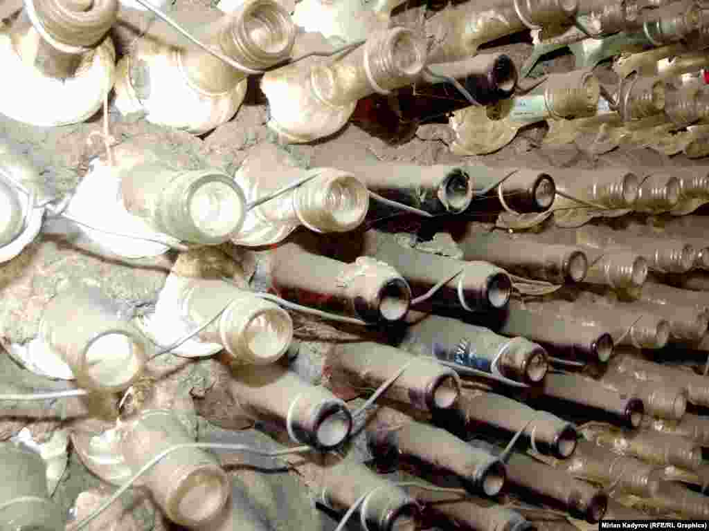 По словам Кубана Жунусова, от многих заинтересованных людей поступали предложения построить для них бутылочные бани. Однако Жунусов говорит, что состояние здоровья не позволяет ему заниматься тяжелым трудом.&nbsp;