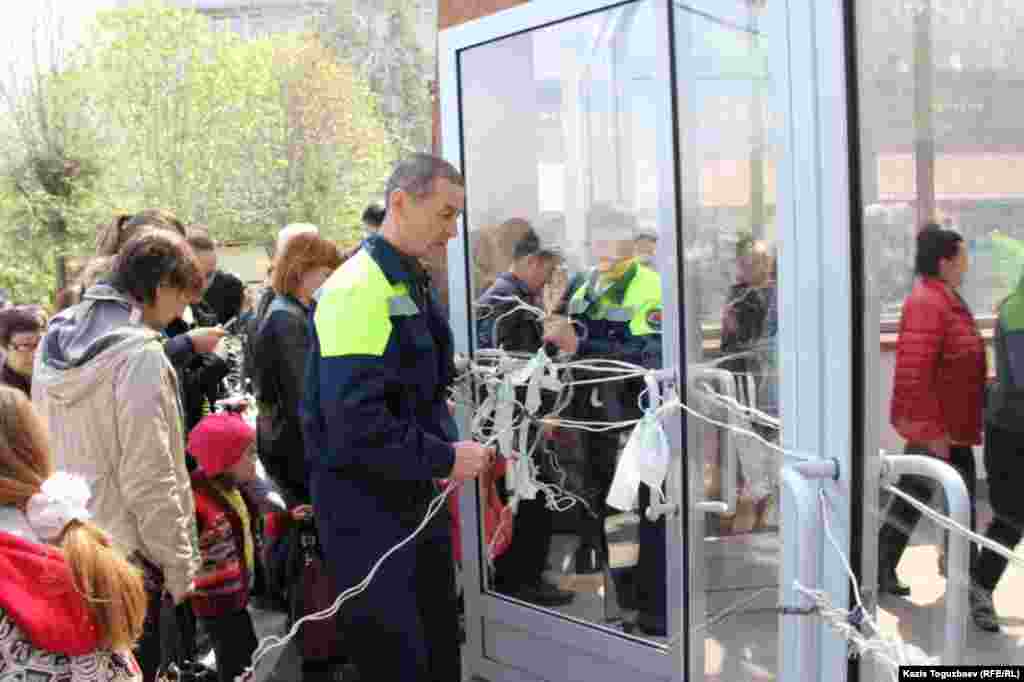 Открытие входа в станцию &laquo;Москва&raquo; алматинского метро для широкой публики. Алматы, 18 апреля 2015 года.